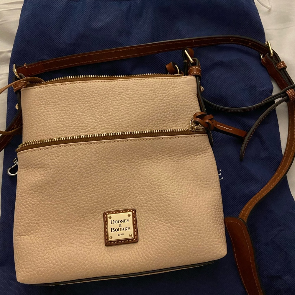 NWOT Dooney & Bourke Pebble Grain Letter Carrier - Perfect Condition!